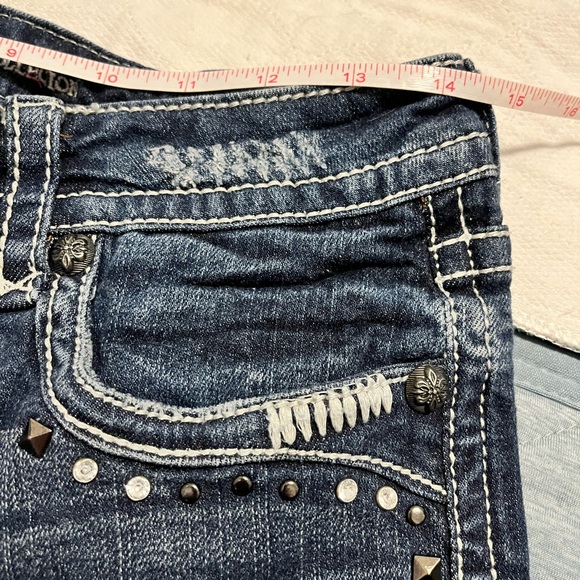 𝓥𝓪𝓷𝓲𝓽𝔂 𝓭𝓲𝓢𝓽𝓻𝓮𝓢𝓢𝓮𝓭 𝓫𝓮𝓻𝓶𝓾𝓭𝓪𝓢 - Picture 11 of 11